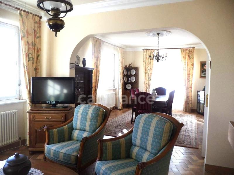 Maison - 205 m² - 8 pièces