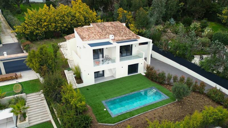 Maison - 208 m² - 6 pièces