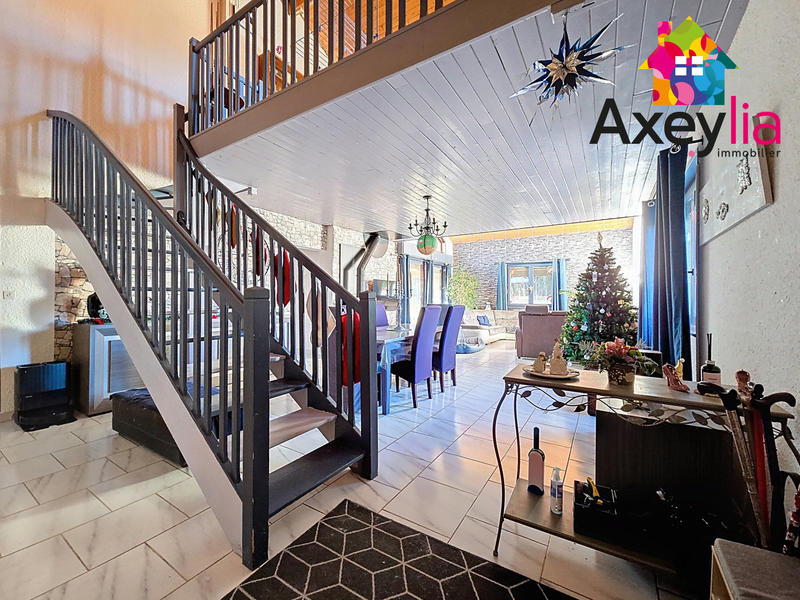 Maison - 203 m² - 7 pièces