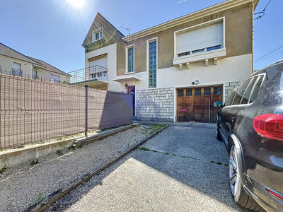 Maison - 216 m² - 8 pièces