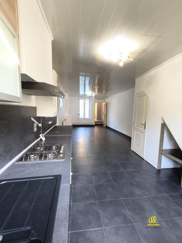 Maison - 94 m² - 5 pièces