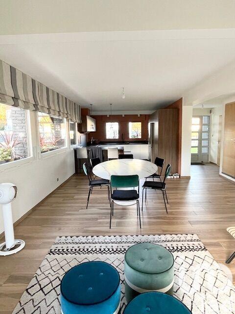 Maison - 212 m² - 8 pièces