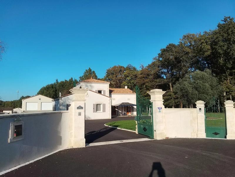 Maison - 223 m² - 9 pièces