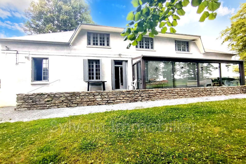 Maison - 220 m² - 9 pièces