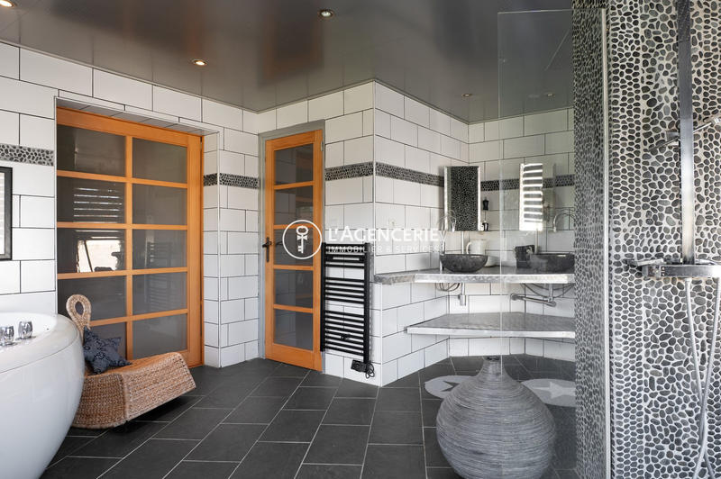 Maison - 192 m² - 5 pièces