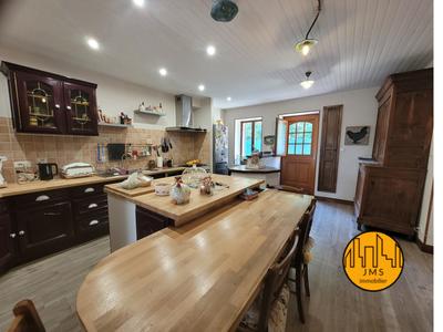 Maison - 215 m² - 8 pièces