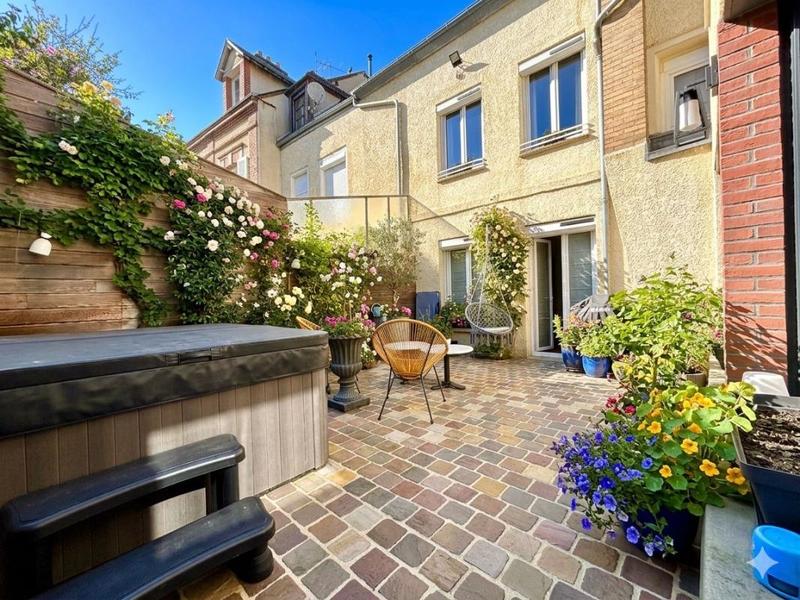 Maison de ville - 236 m² - 9 pièces