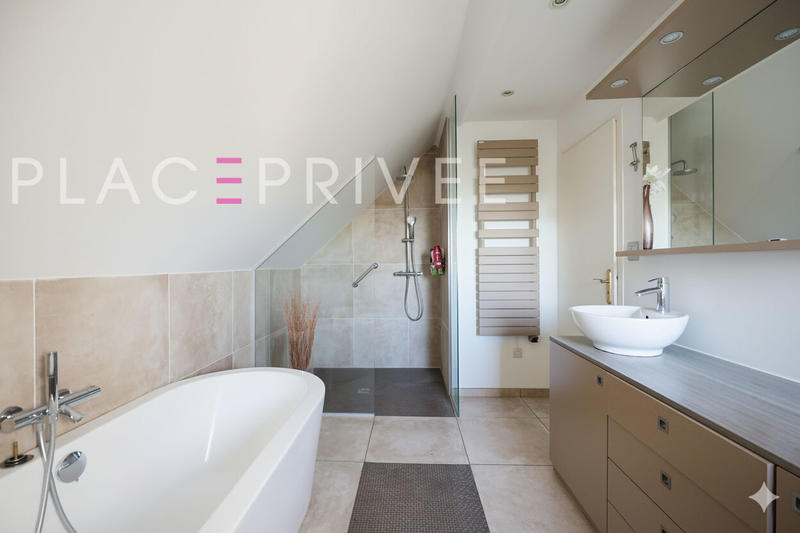 Maison - 295 m² - 7 pièces