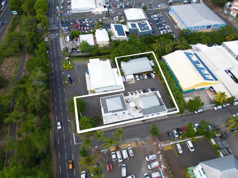 Local d'activité / Entrepôt - 717 m² - 30 pièces