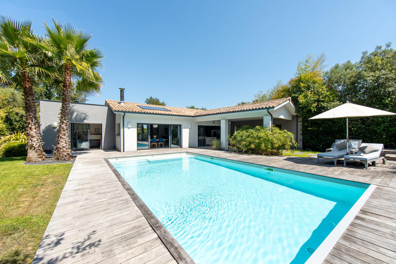 Maison - 225 m² - 9 pièces