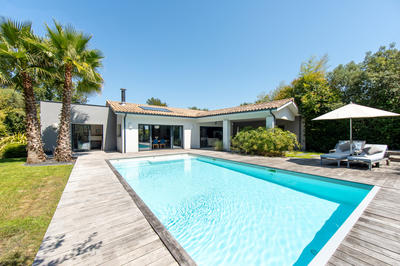 Maison - 225 m² - 9 pièces