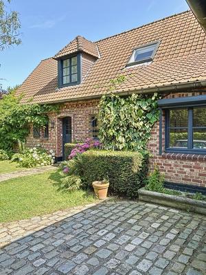 Maison - 312 m² - 9 pièces