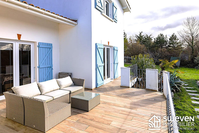 Maison - 220 m² - 8 pièces