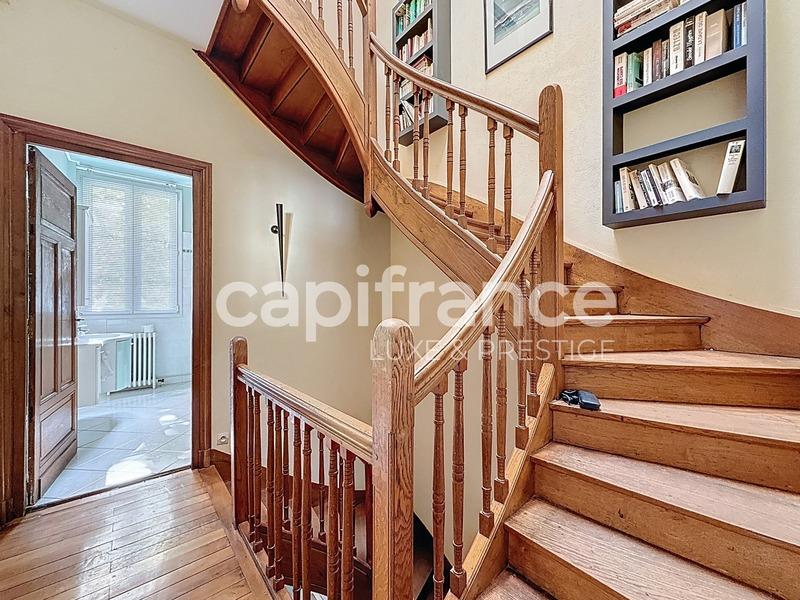 Maison de ville - 181 m² - 9 pièces