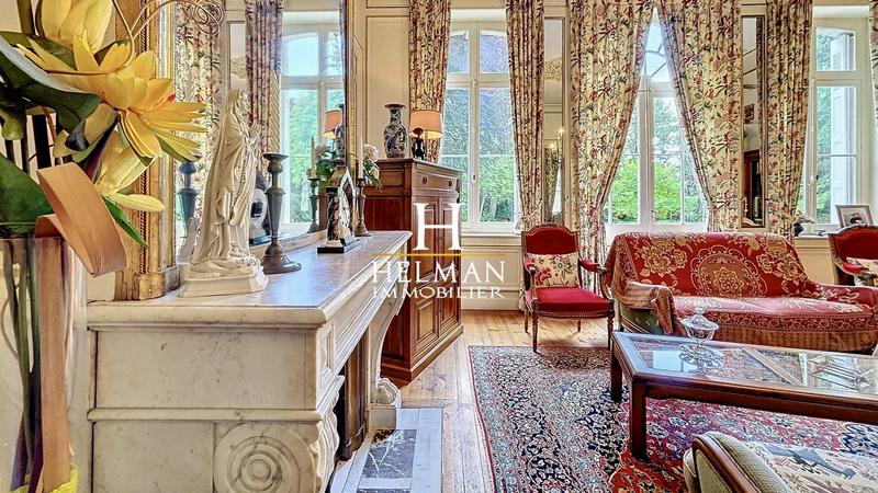 Maison - 300 m² - 8 pièces