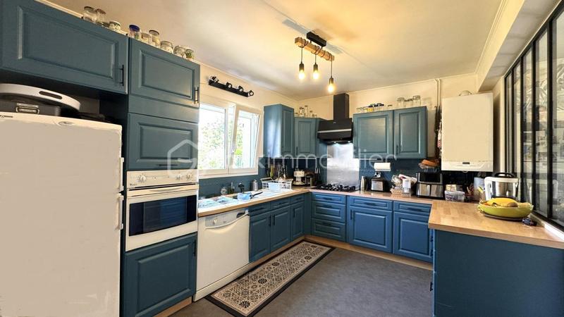 Maison traditionnelle - 223 m² - 8 pièces