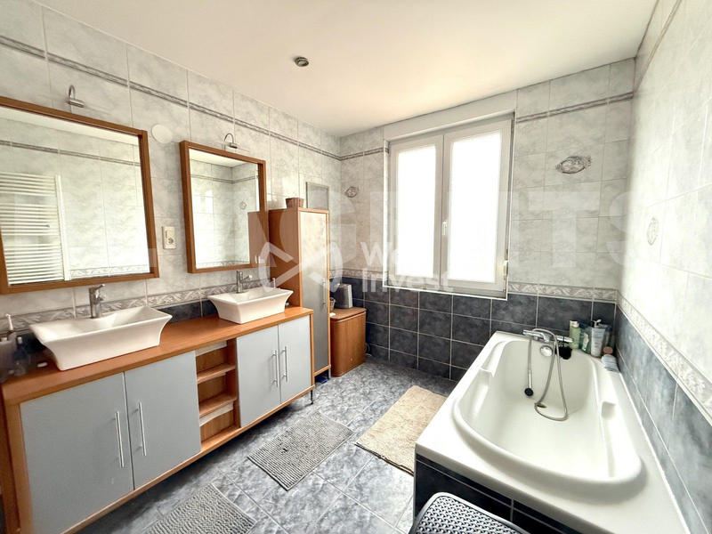 Maison - 215 m² - 6 pièces