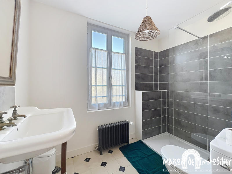 Maison - 187 m² - 7 pièces