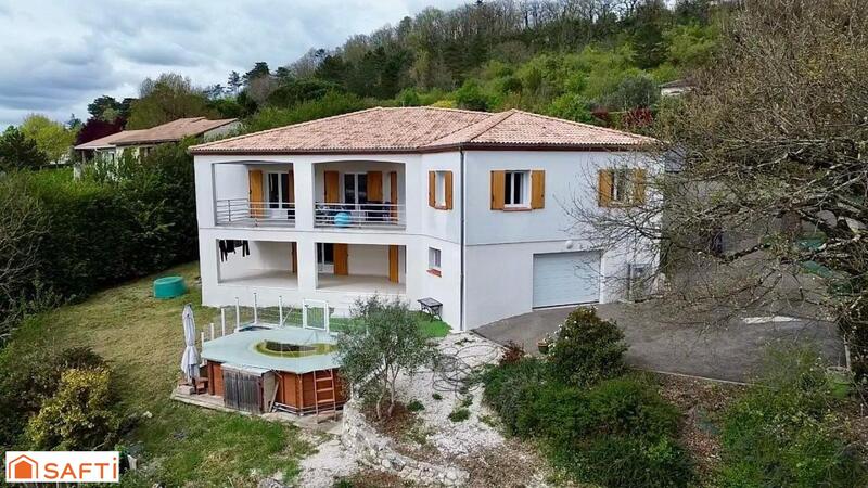 Maison - 137 m² - 5 pièces