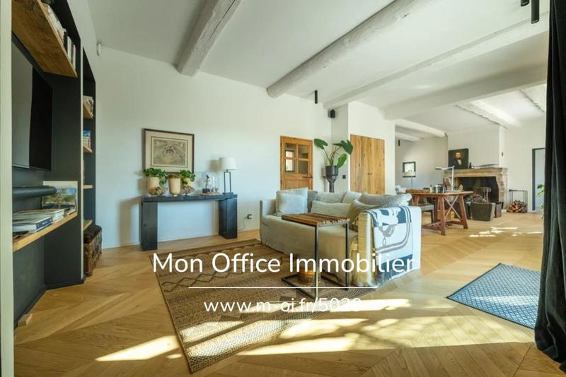 Propriété - 269 m² - 8 pièces