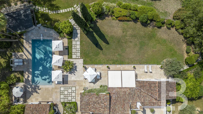 Maison - 550 m² - 15 pièces