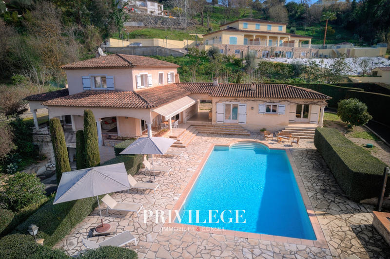 Villa - 240 m² - 8 pièces