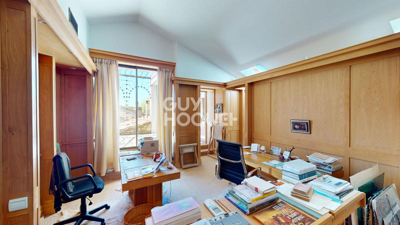 Maison - 243 m² - 9 pièces