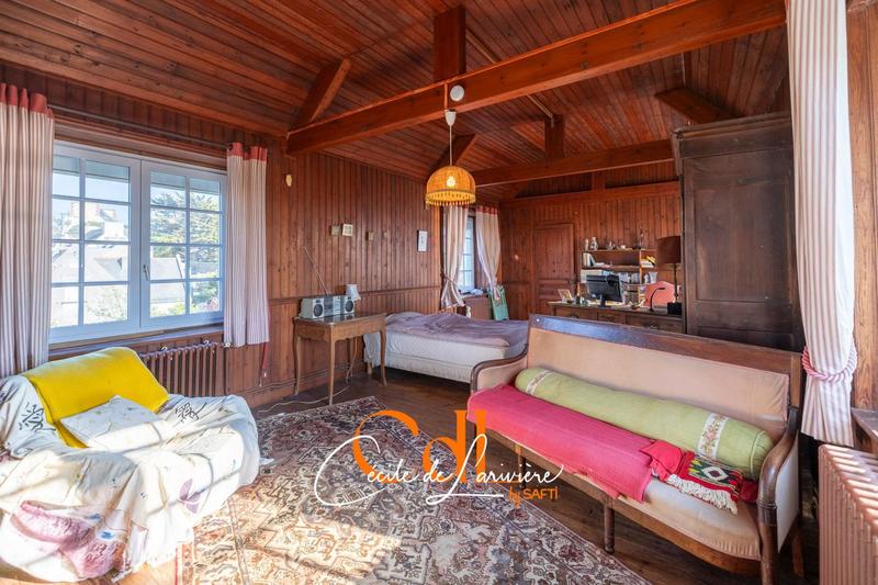 Maison - 240 m² - 8 pièces