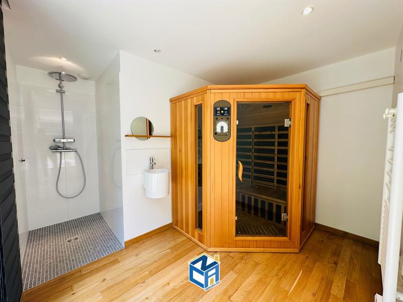 Maison - 253 m² - 10 pièces