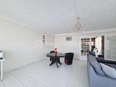 Maison - 180 m² - 7 pièces