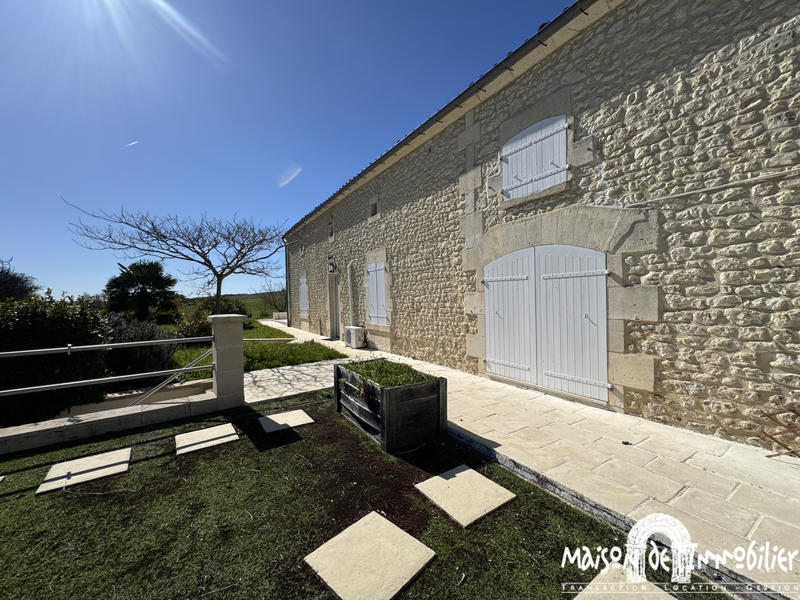 Maison - 253 m² - 7 pièces