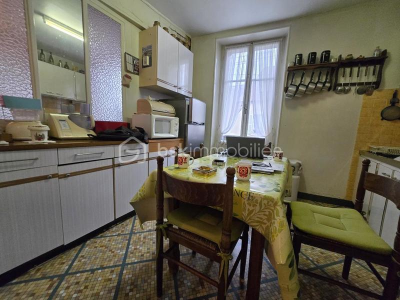 Maison en pierre - 185 m² - 6 pièces