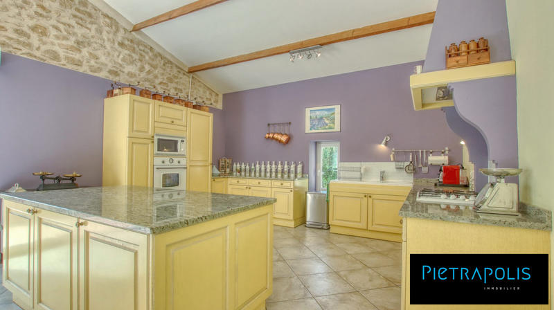 Maison - 276 m² - 8 pièces