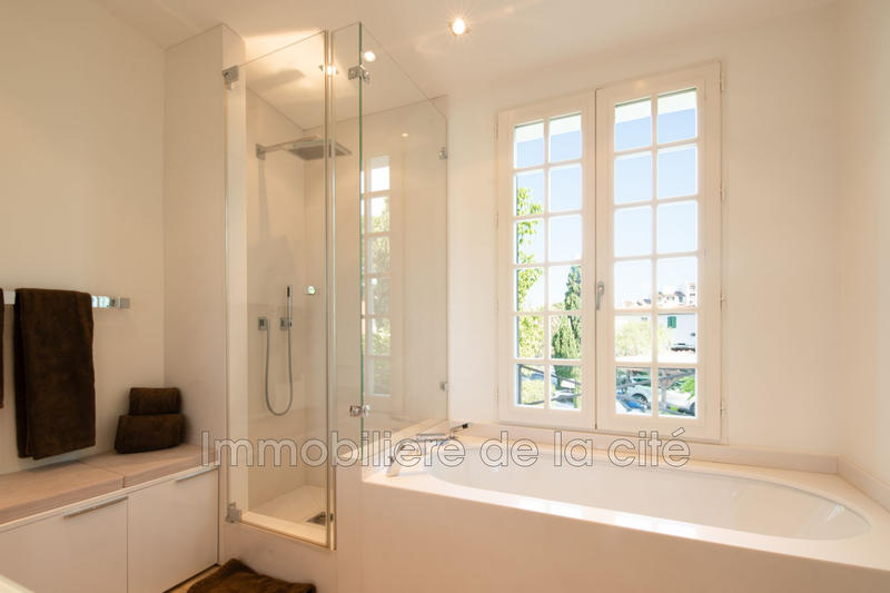 Maison - 210 m² - 7 pièces