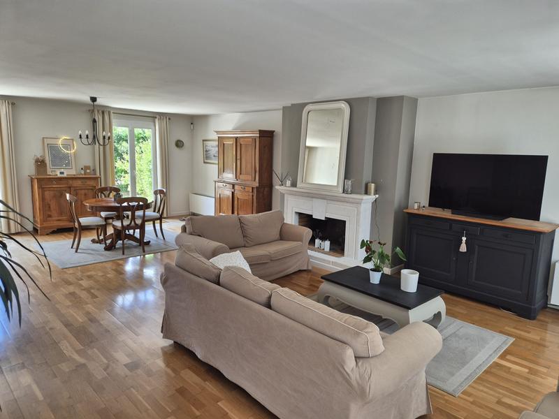 Maison - 215 m² - 8 pièces