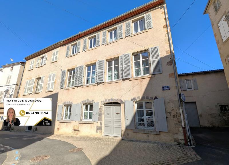 Maison - 280 m² - 9 pièces