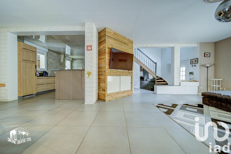 Maison - 230 m² - 7 pièces