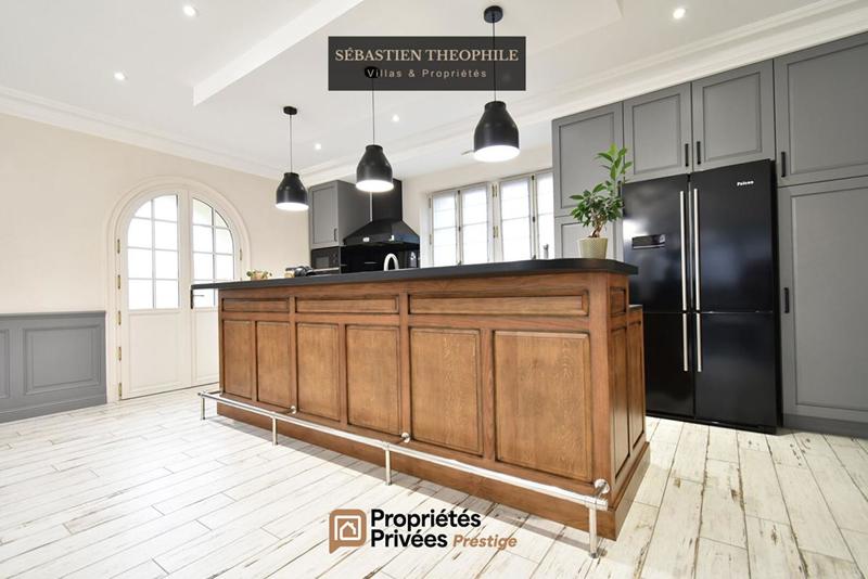 Maison - 291 m² - 9 pièces