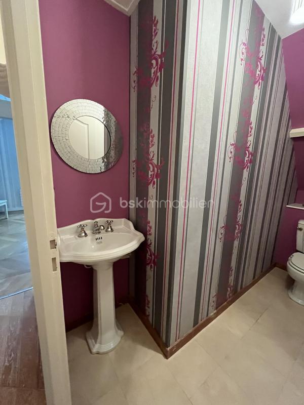 Pavillon - 220 m² - 9 pièces