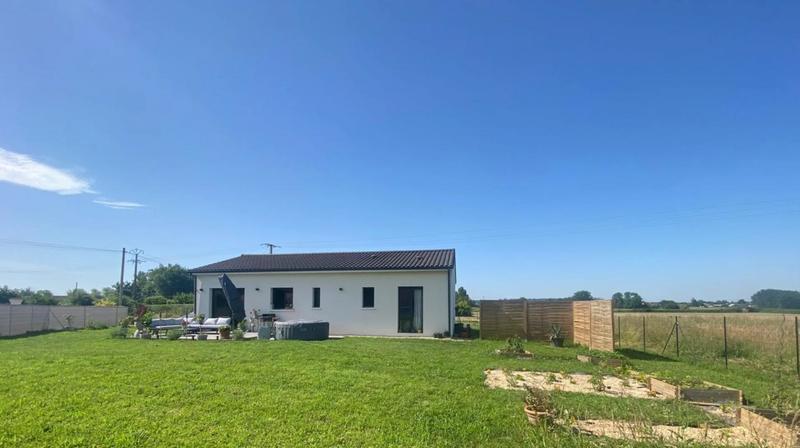 Maison - 90 m² - 4 pièces