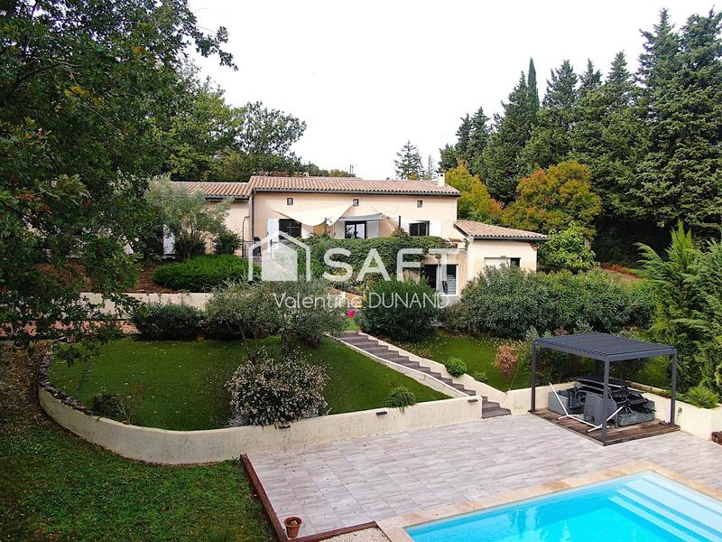 Maison - 226 m² - 6 pièces