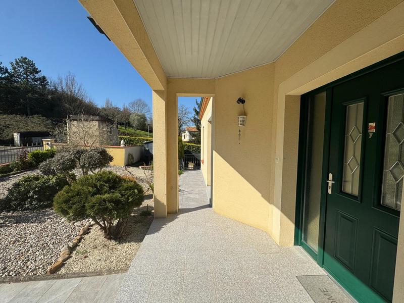 Maison - 230 m² - 8 pièces