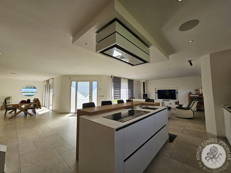 Maison - 203 m² - 6 pièces