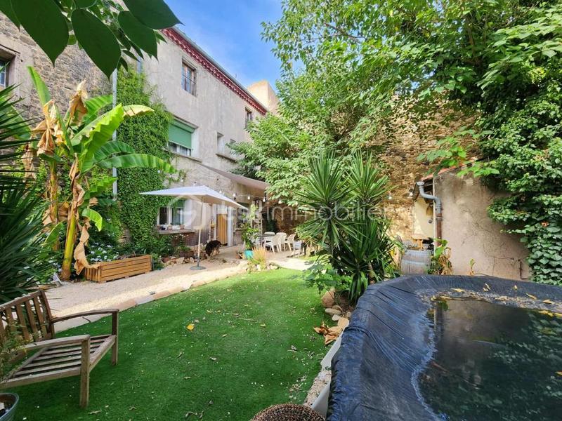 Maison - 246 m² - 10 pièces