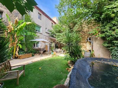 Maison - 246 m² - 10 pièces