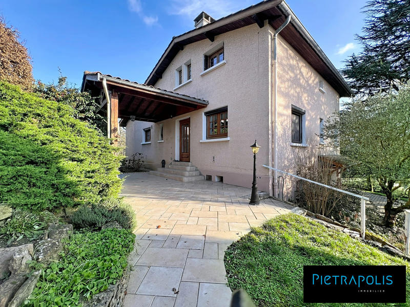 Maison traditionnelle - 165 m² - 8 pièces