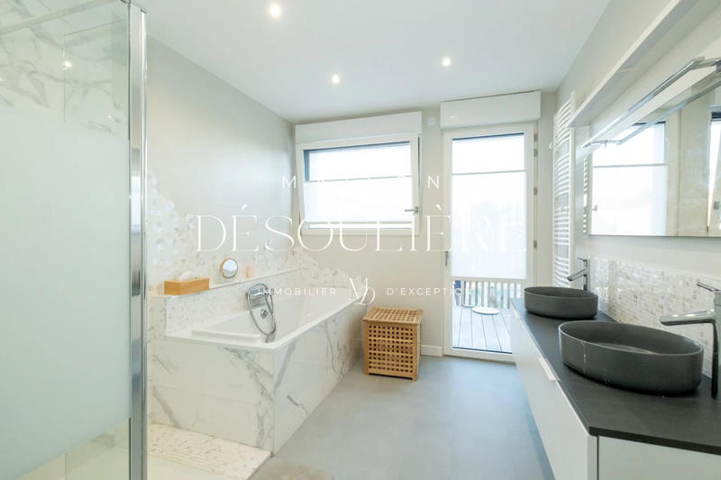 Villa - 220 m² - 7 pièces