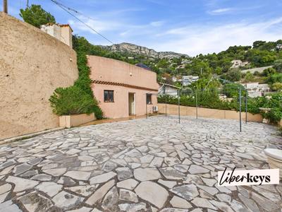 Studio - 25 m² - 1 pièce