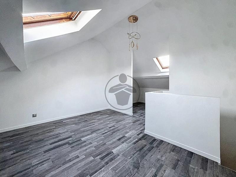 Maison - 95 m² - 5 pièces