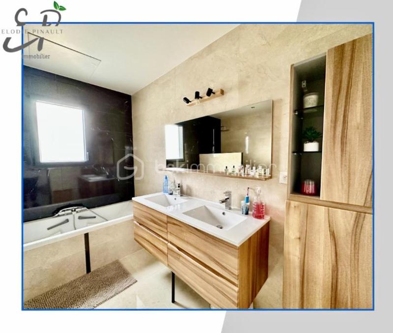 Maison - 182 m² - 7 pièces